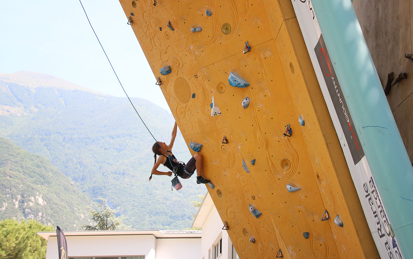 Corso avanzato di arrampicata in palestra per ragazzi e bambini ad Arco o  Trento