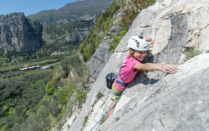 Corso di arrampicata per bambini - Rifugio Arp - weekend per famiglie -  Arrampicata - Peakshunter